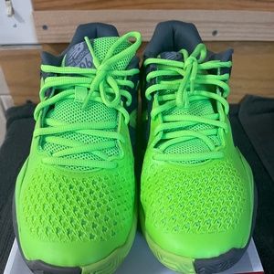 New balance sneakers green and grey comfortable hardly worn men size 9